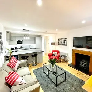 Prime New Town. Newly Reno'd Cosy Nest Edinburgh